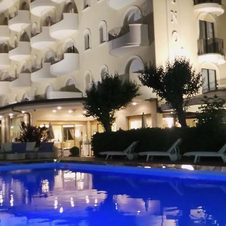 Hotel Nettuno Cervia Exteriör bild