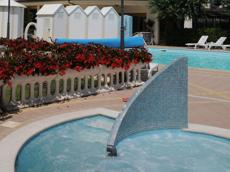 Hotel Nettuno Cervia Exteriör bild