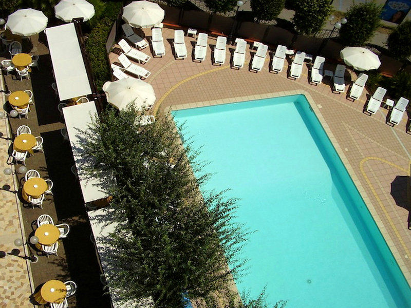 Hotel Nettuno Cervia Exteriör bild