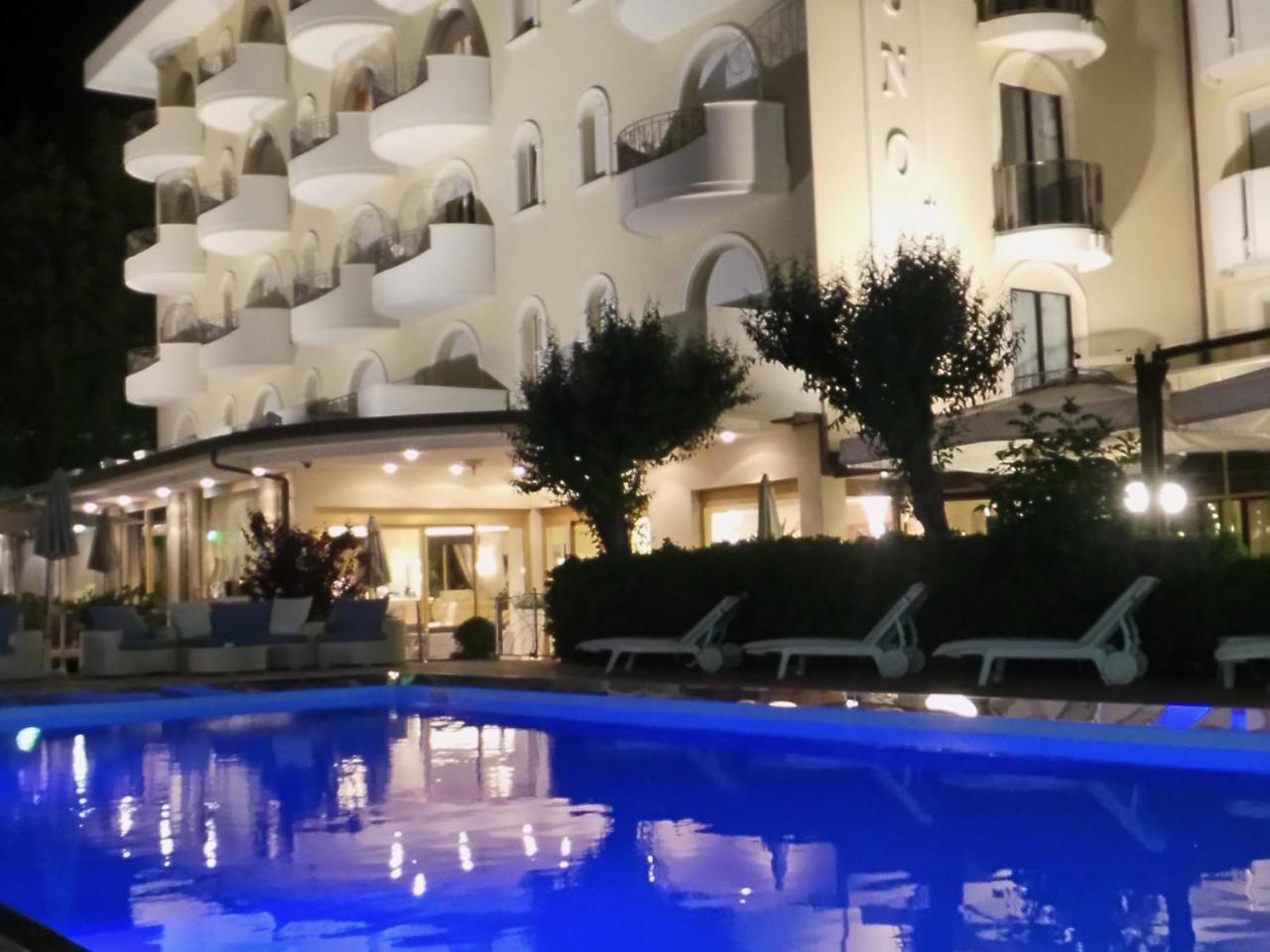 Hotel Nettuno Cervia Exteriör bild