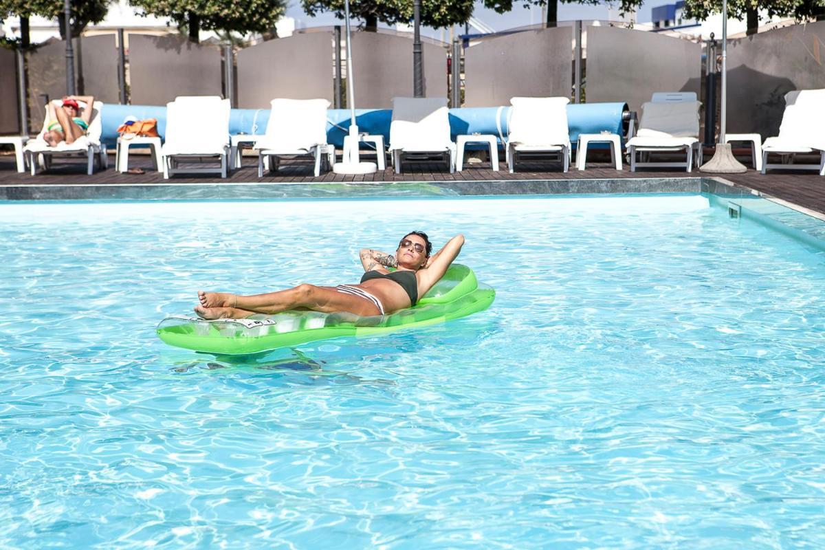 Hotel Nettuno Cervia Exteriör bild