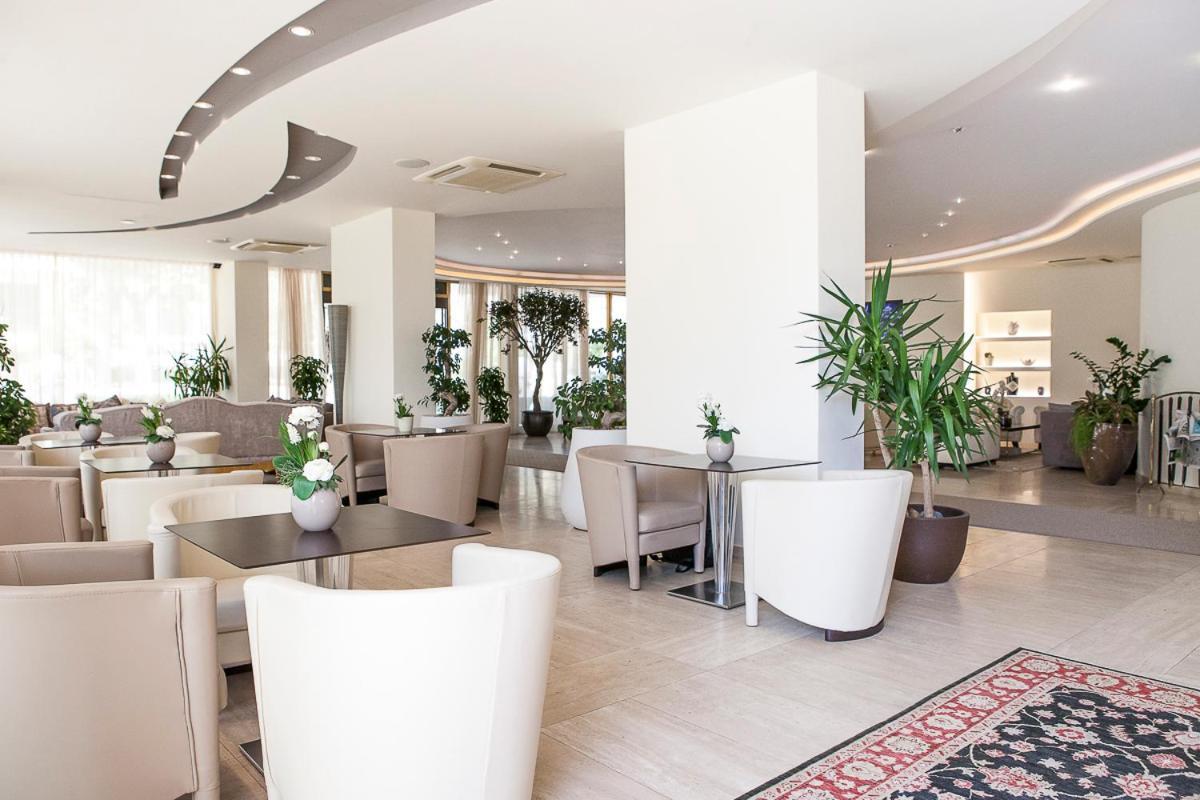 Hotel Nettuno Cervia Exteriör bild