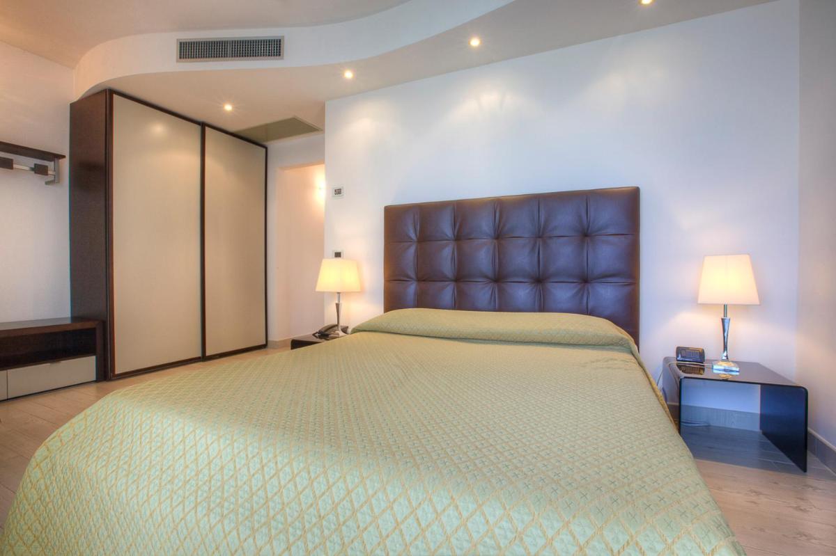 Hotel Nettuno Cervia Exteriör bild